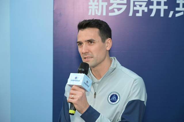 无关键词-深圳打包成都核心，陈涛打富裕仗 莱切特再搭周定洋 蓉城战术巨变