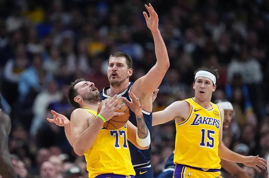 无关键词-绝平+绝杀!湖人127-125力克掘金,看数据:他才是头号功臣!